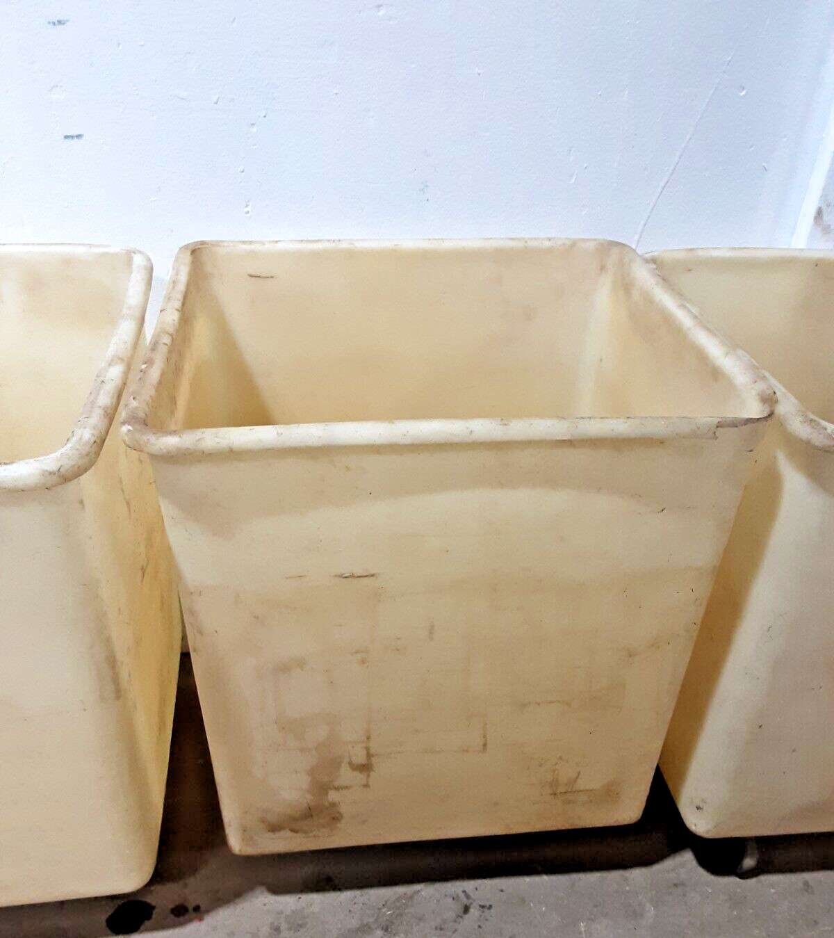 LOT OF 4 RUBBERMAID H.D COMMERCIAL INGREDIENT BINS ON CASTERS