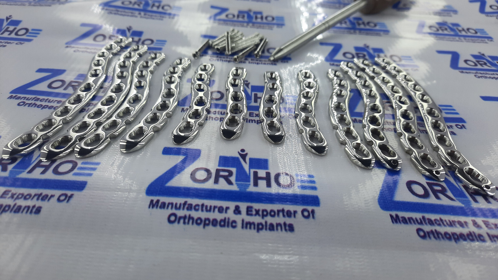 Anterior Clavicle Locking "S" 5-10 hole plate & 3.5mm LCP screws (114Pc) SS 316L