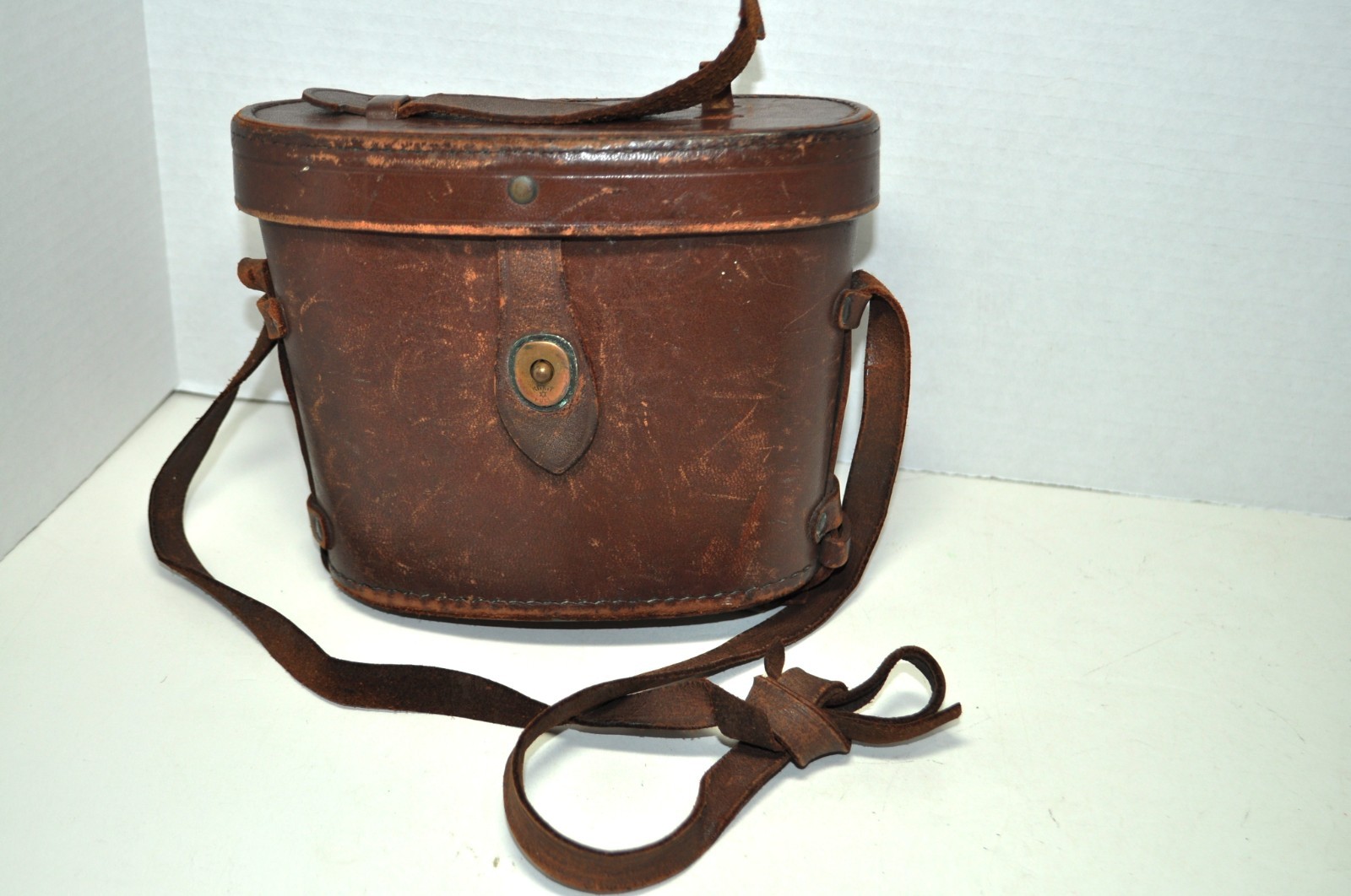 UNIVERSAL CAMERA CORPORATION 6 x 30 BINOCULARS WITH CASE & STRAPS VINTAGE 1940'S