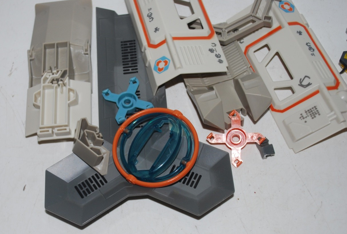 Hexbug Lot of 5 with Track Pieces – Incomplete Track – Used – See Photos