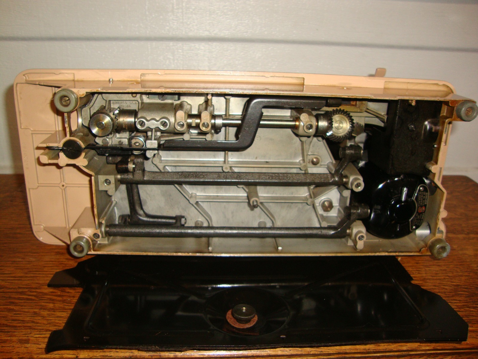 VINTAGE SINGER SEWING MACHINE MODEL 401A, SLANT NEEDLE , SERVICED