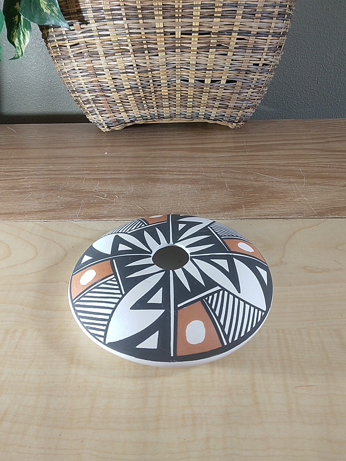 Acoma Pueblo Pottery Seed Pot Painted Detail Signed EDLEWIS III Beautiful!