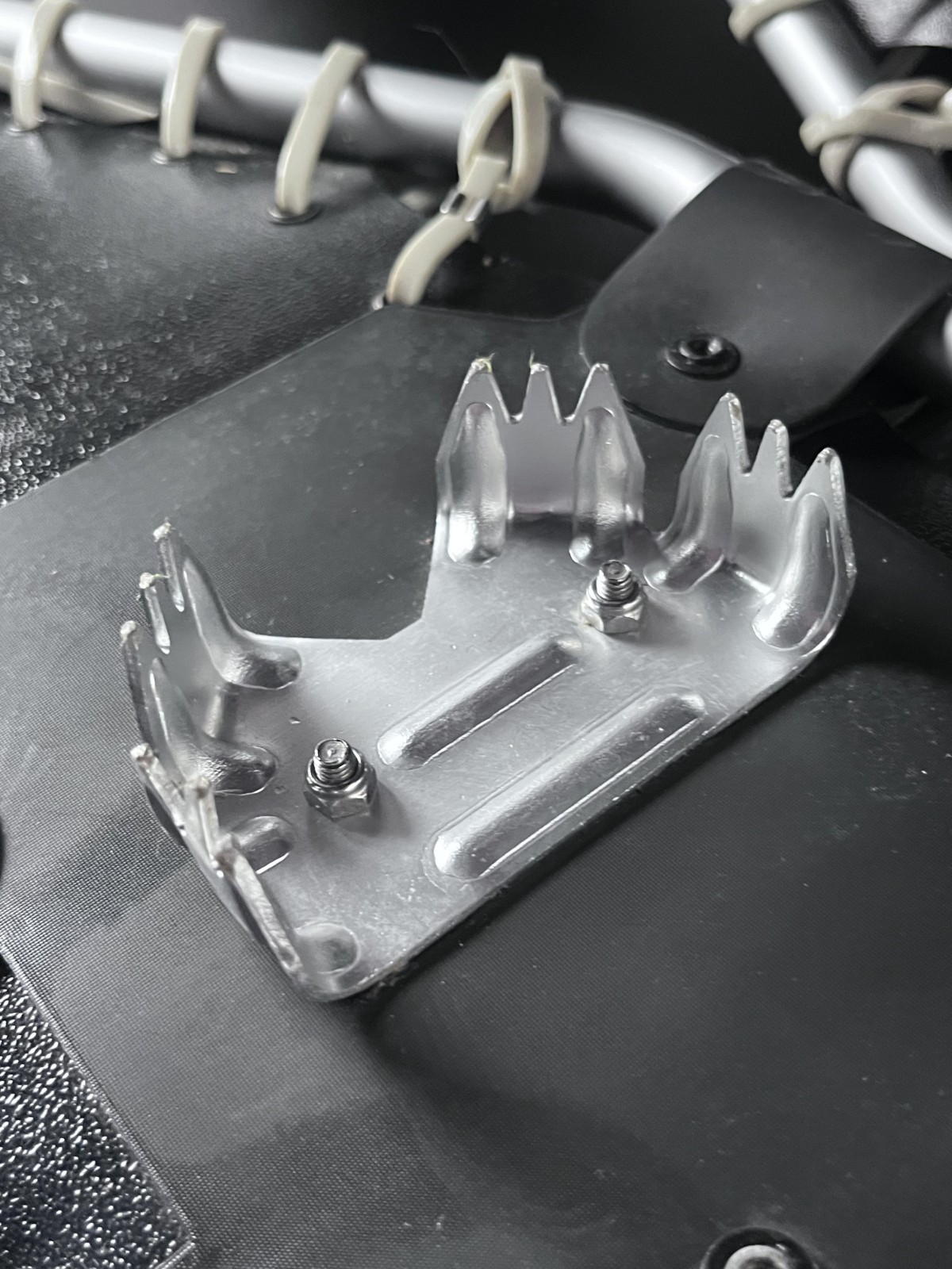 Yukon Charlie's Professional Guide Pro V Series Pair Snowshoes 9x30