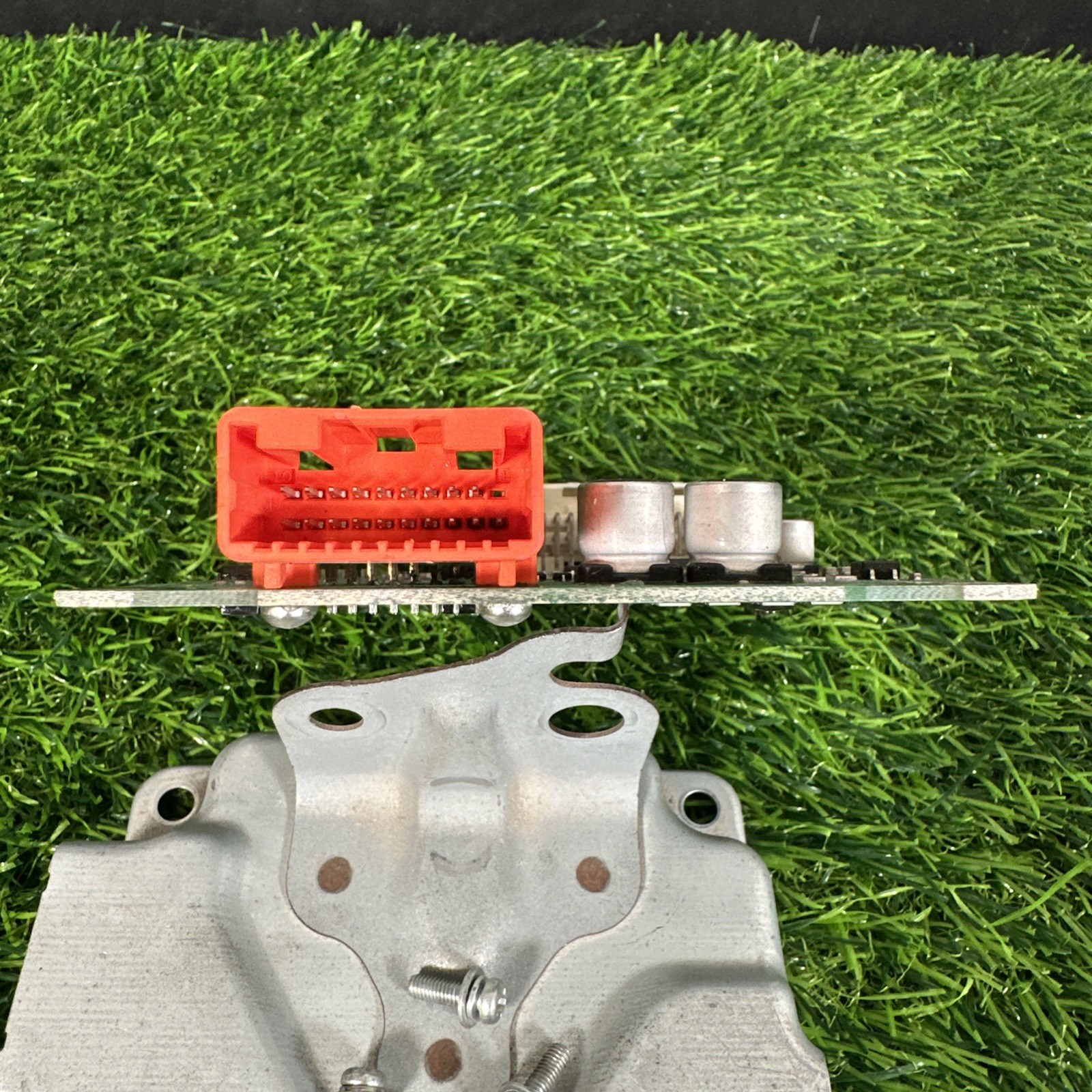 Toyota Prius Hybrid 2011-2015 Bettery Voltage Sensor Control module 89892-47080