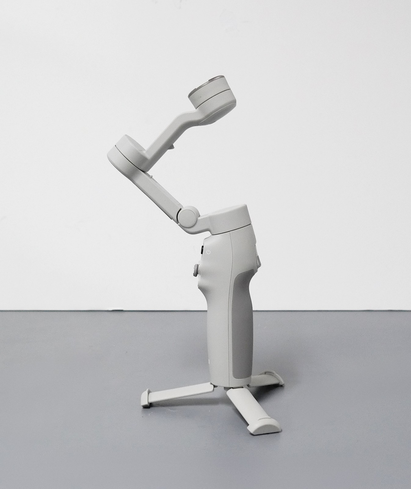 DJI Osmo Mobile 7 Gimbal Stabilizer for iPhone, Android, Built-in Tripod