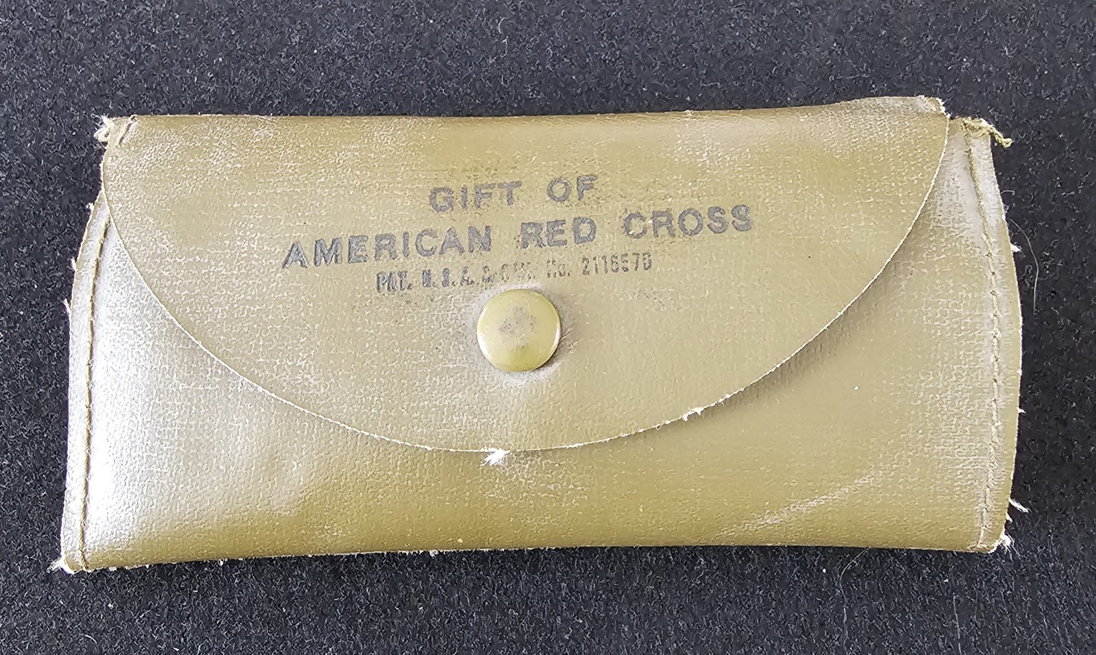 Vtg Gift Of American Red Cross WW2 "Housewife" Sewing Kit Vinyl Tri-fold Pouch