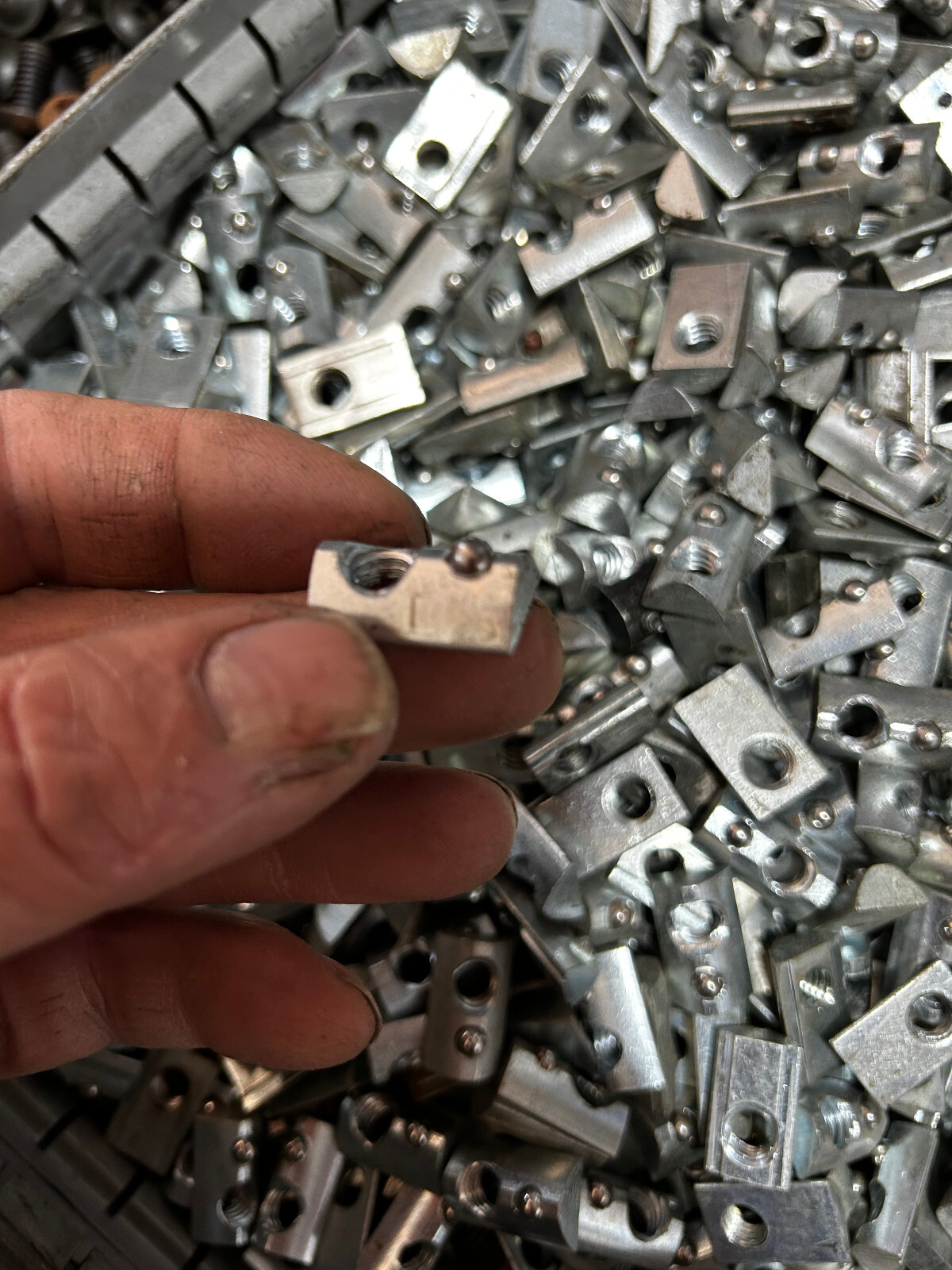 Lot of 250 80/20 8020 3917 5/16-18 Roll-In T-Nut ball spring nuts  13040