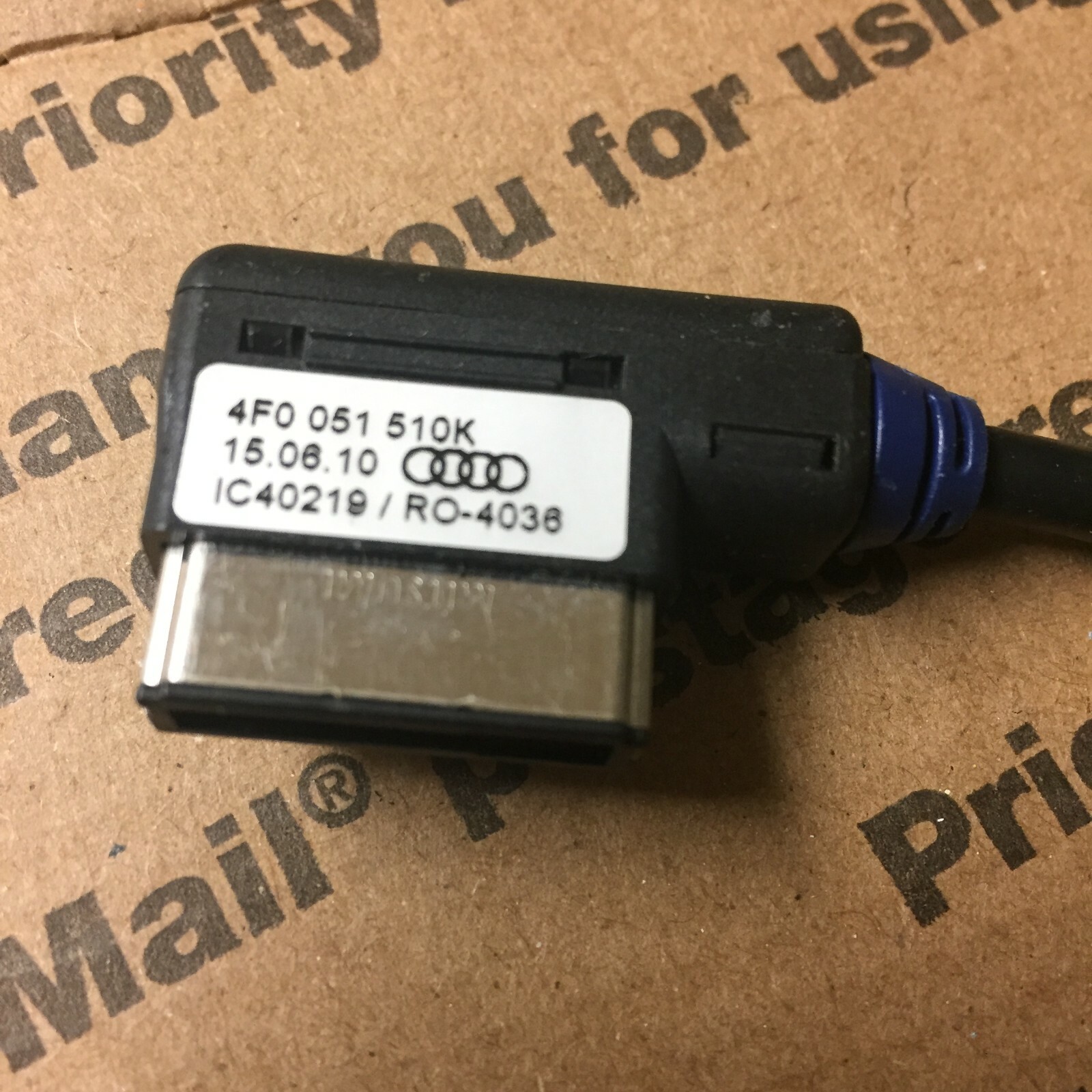 Genuine Audi/VW AMI iPod® /iPhone® Cable MDI 30-PIN Adapter Charger 4F0051510K