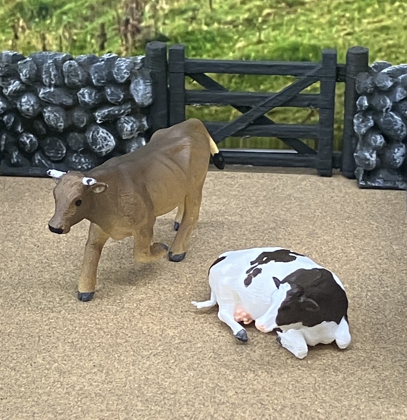 3D Print 1:64 - Laying Down Cow & Running Bull Cattle Farm Scene Like Ertl