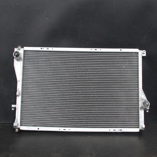 Radiator For BMW 525i 528i 530i 540i 545i 740i 740iL 750iL M5 L6 V8 V12 99-06 MT