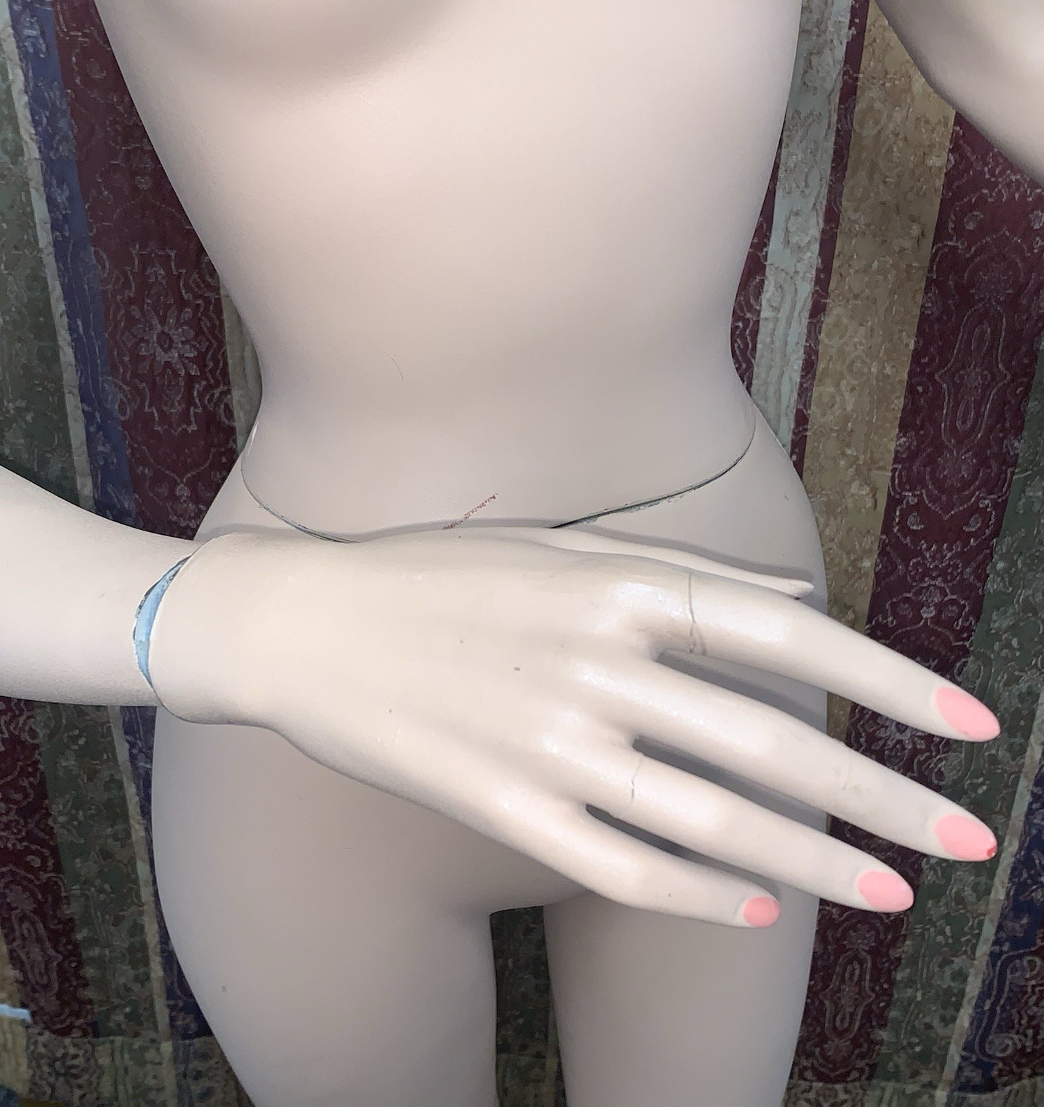 1960s FULL SIZE STORE CLOTHING DISPLAY MANNEQUIN WOMAN PLASTER? METAL STAND