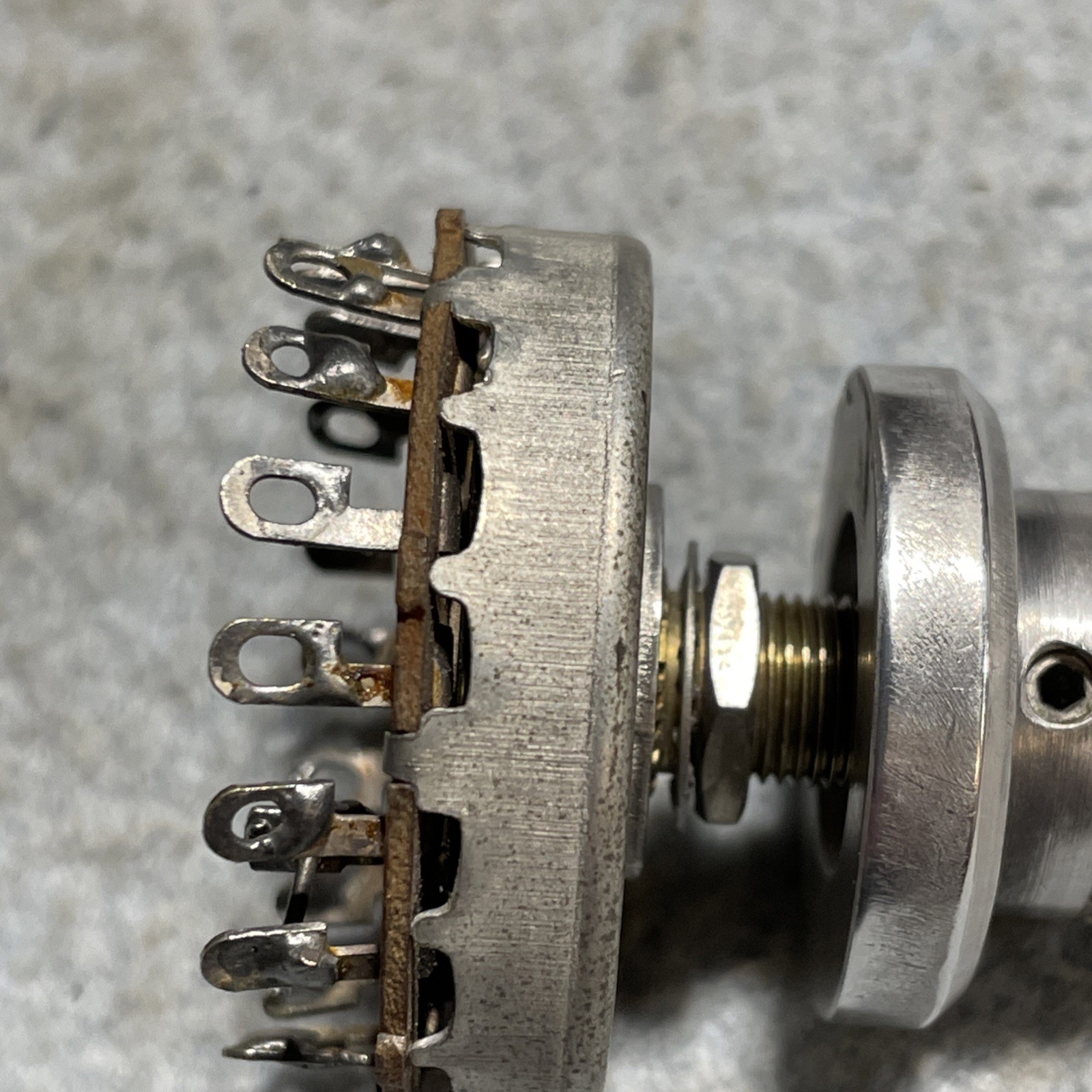 ( one) Vintage Mallory Rotary Switch, 17 Position Shorting With Knob Test Good