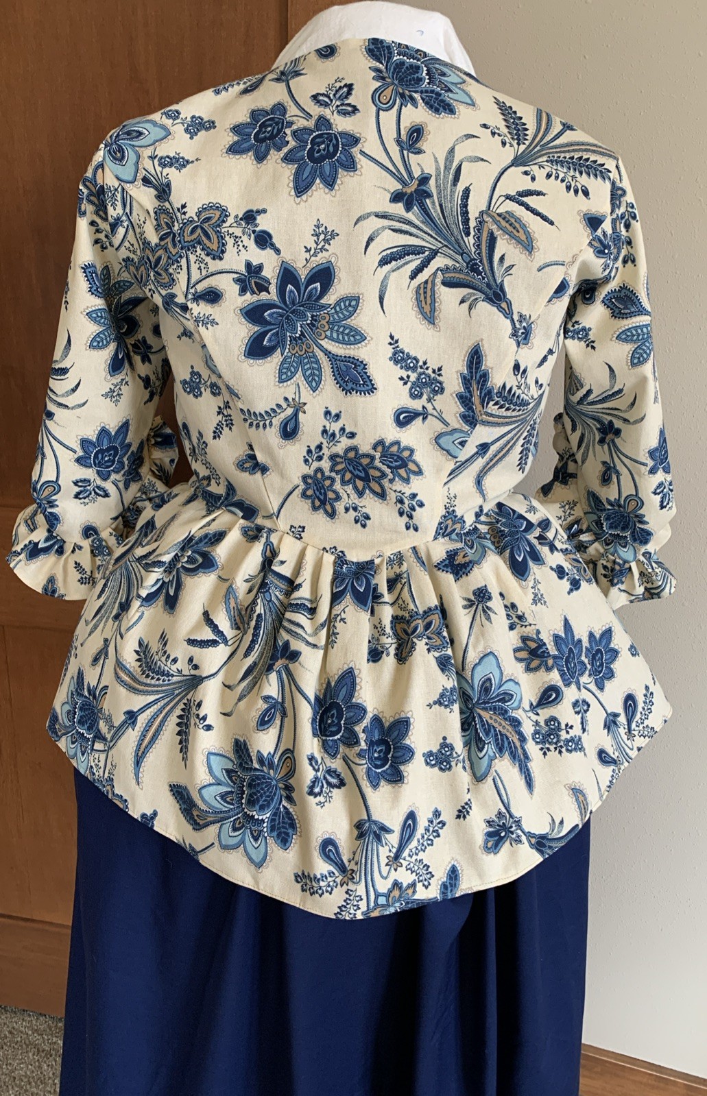 XL Bodice/Short Gown. Traditional Print. Colonial , Outlander, Ren Faire-NWOT