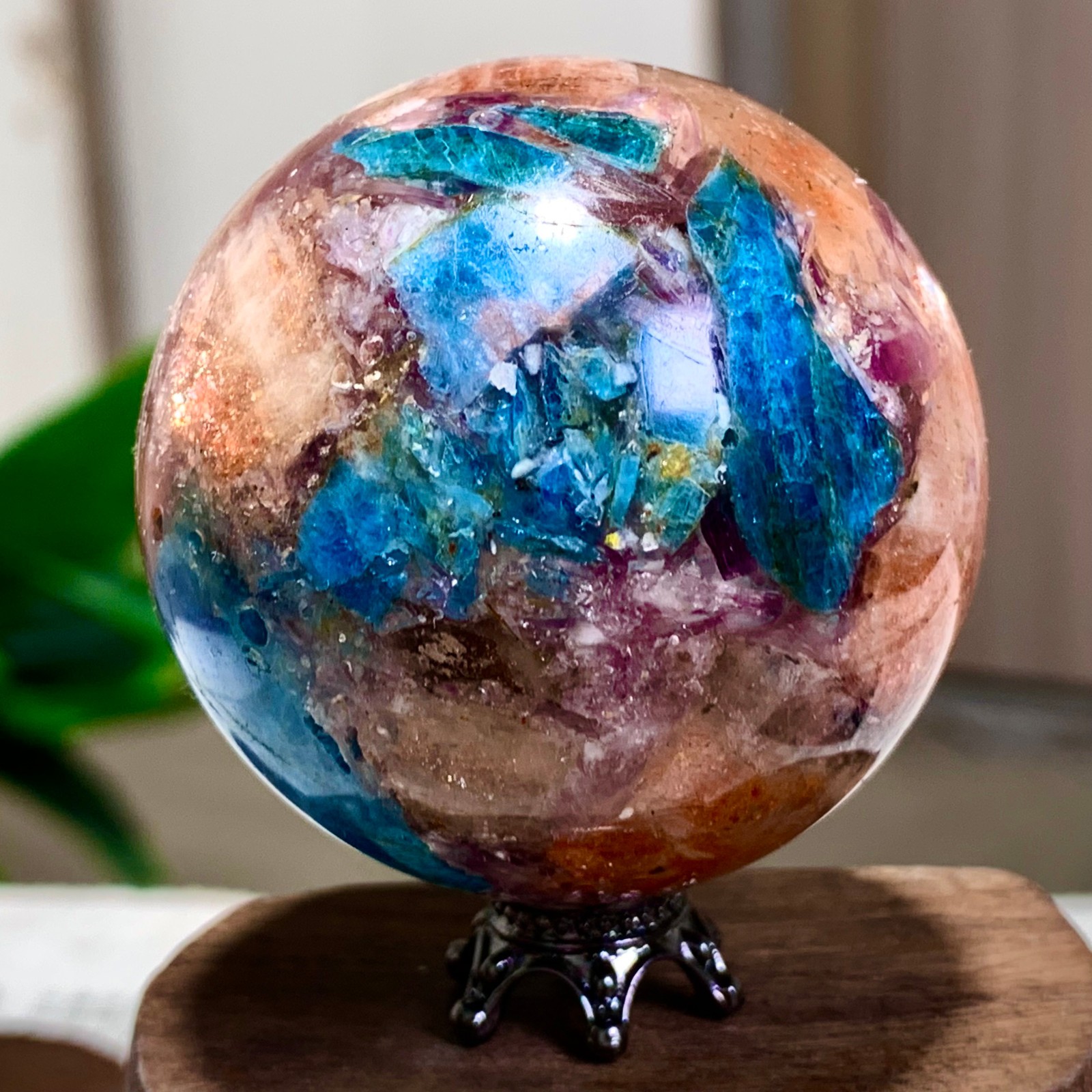 132G Natural Blue Aptite +Sun Stone purple lepidolite Sphere mineral sample