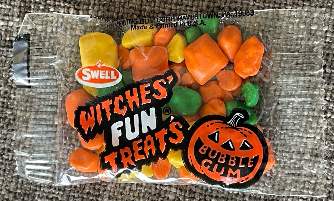 Vintage 1980’s Halloween Size SWELL WITCHES FUN TREAT BUBBLE GUM Pack  Sealed