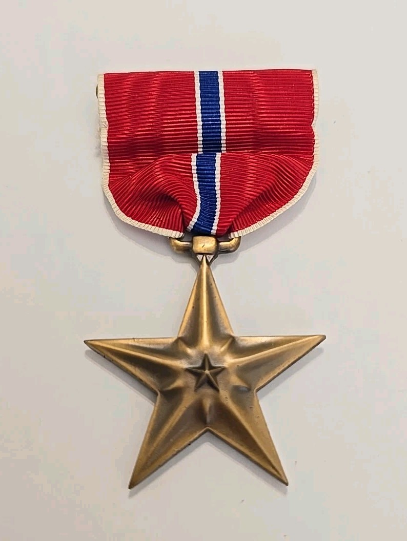 1945 Bronze Star Medal in Original Box-American Emblem CO, INC-HTF WW2