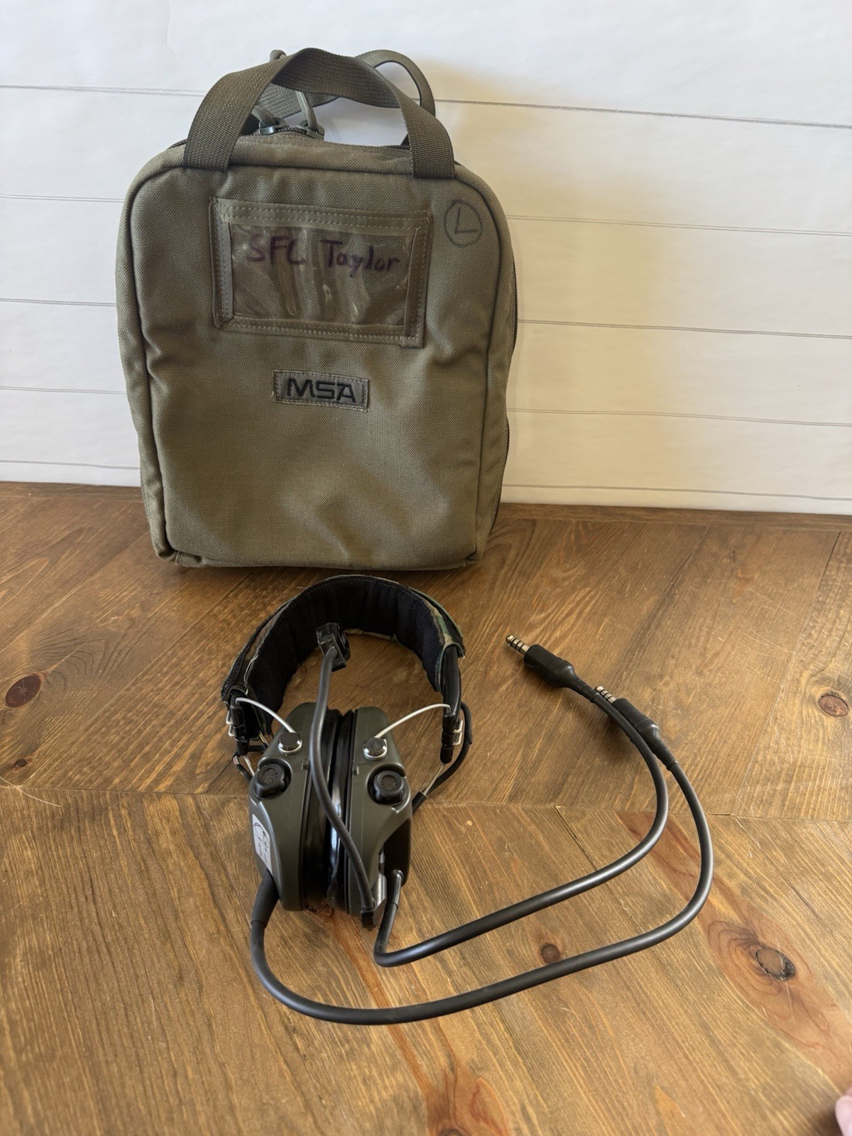 MSA SORDIN 75311 Dual Comms Headset and Carrying Case -Brittle Wire sleeve-