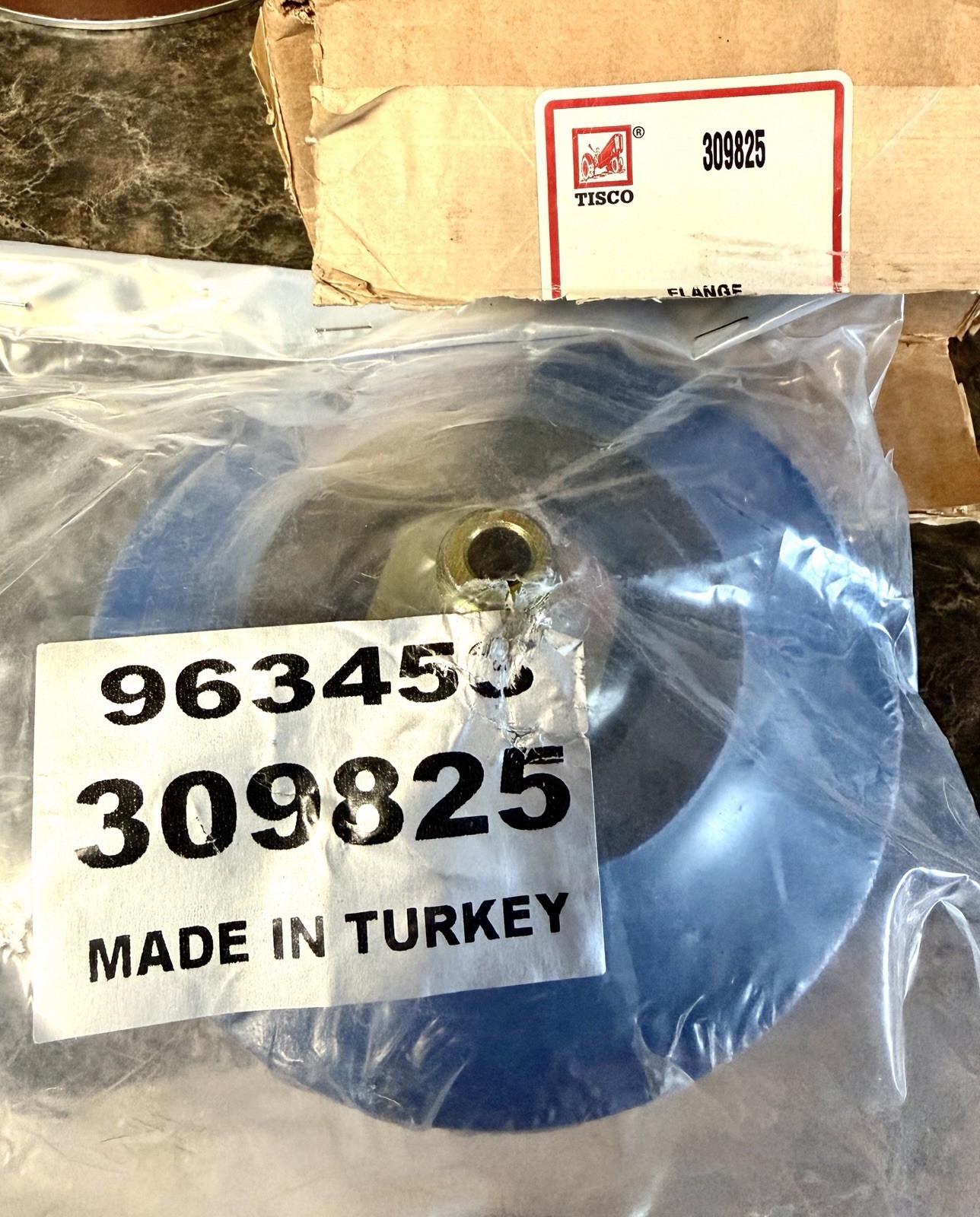 New Ford Oil Filter Flange 309825 Fits 2000-5000 Gas & Diesel Tractors NIP