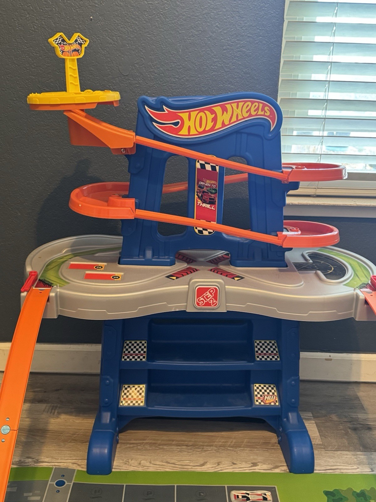 Step 2 Hot Wheels Road Rally Raceway Car Track Play Table Step2