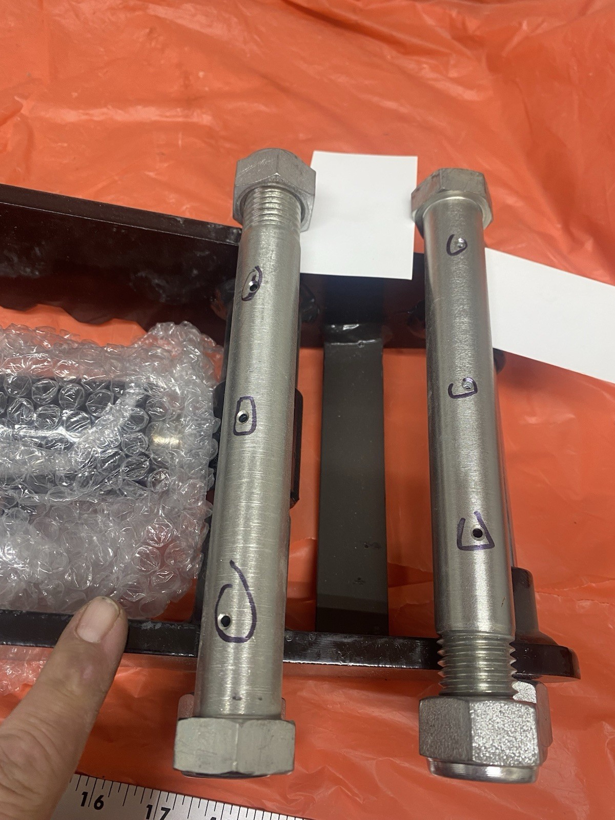 25 Mm Pins For One Ton China Excavator Greasable Bucket Thumb