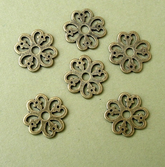 20pcs-Pendant, Charm Connector Flower Antique Bronze Alloy 15mm.