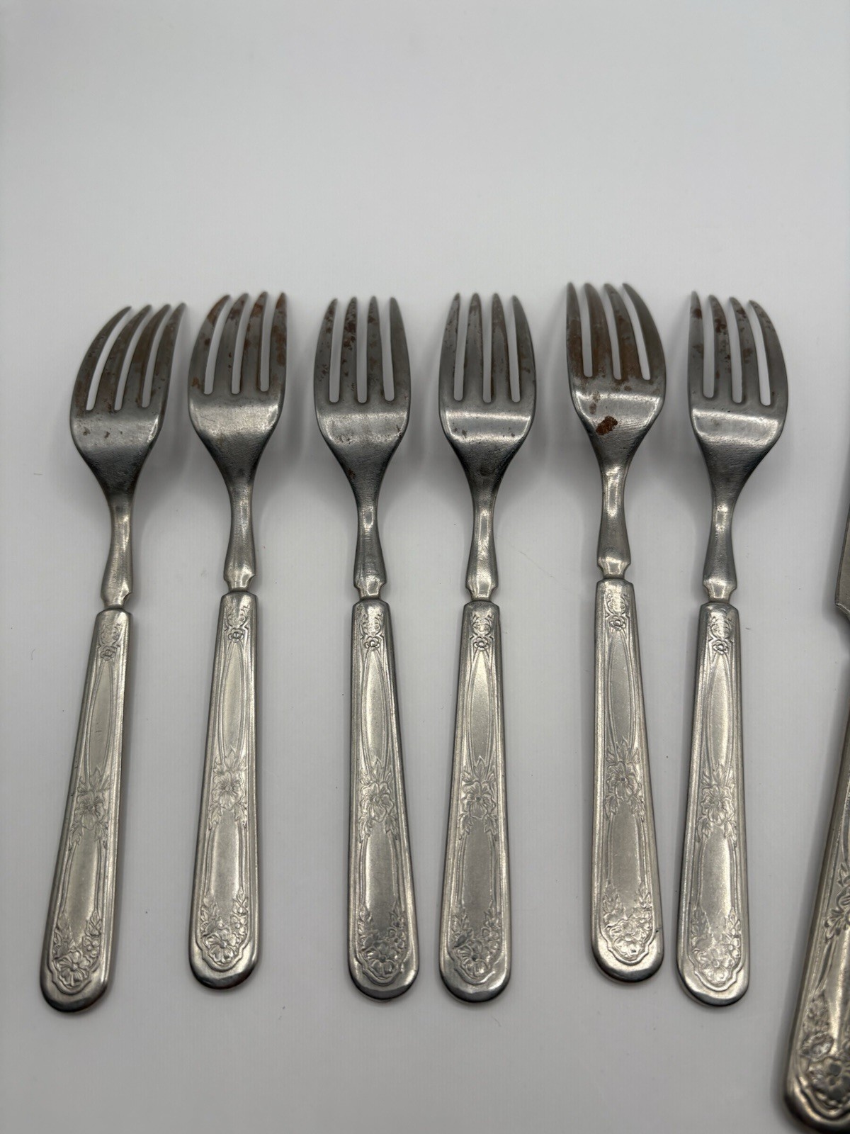 Vintage Silverplate Triple Rose Unbranded Knive And Fork Set READ