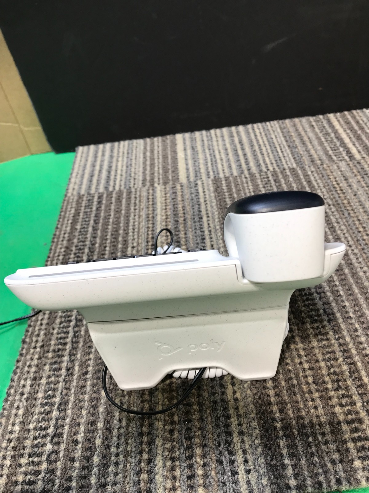 Poly Edge E220 2.5-in Color Display 16-Line Desktop VoIP Phone