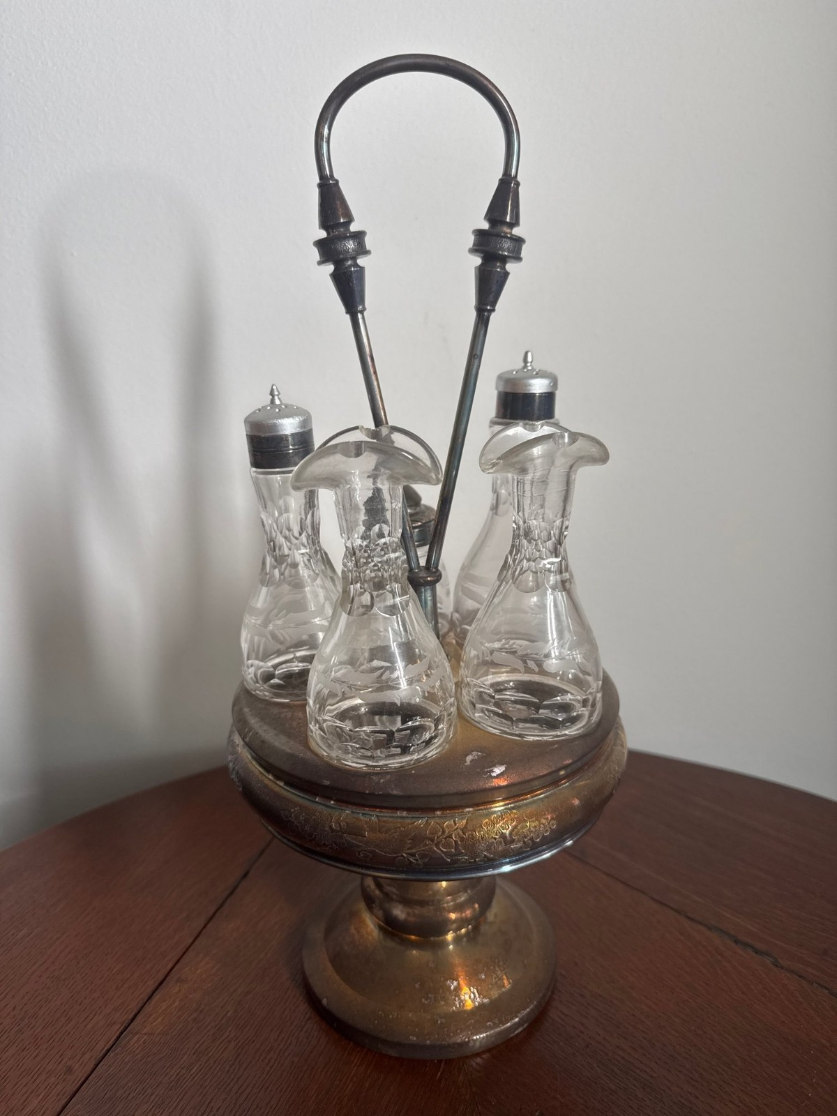 Antique Meriden Silverplate Condiment Cruet Set   5 Bottles Victorian