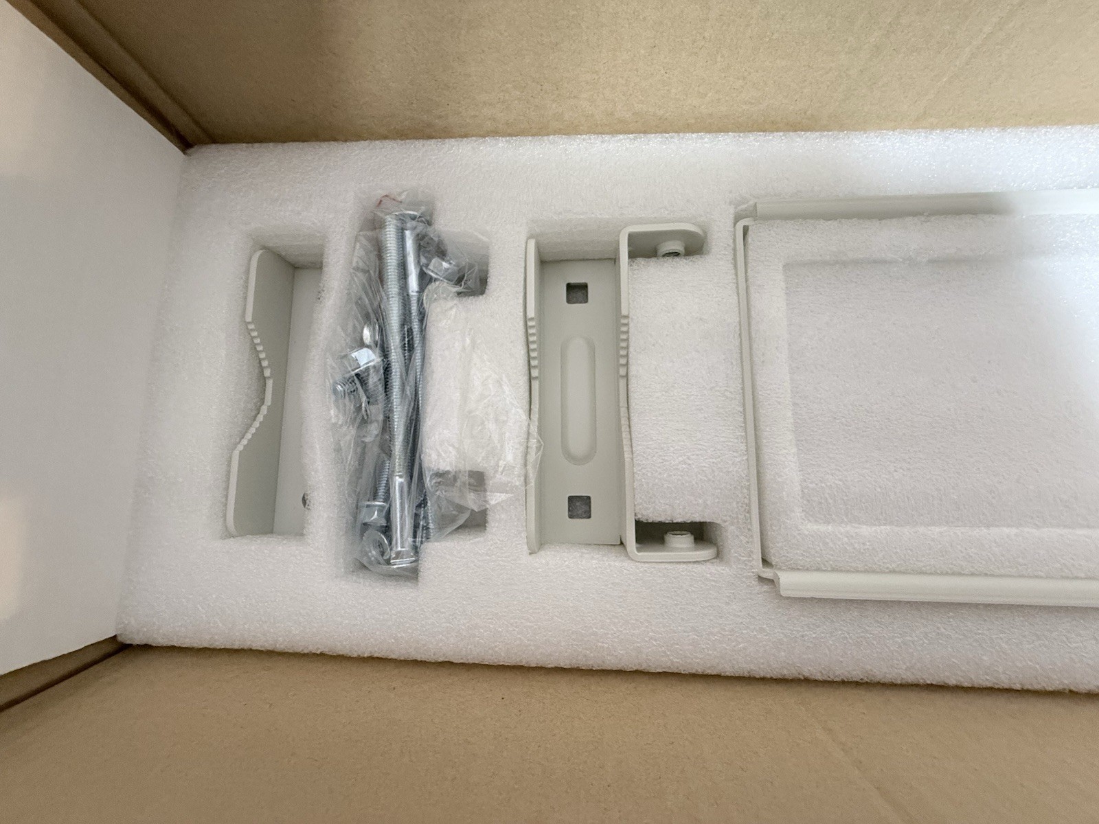 ✔️NEW UBIQUITI AM-2G16 90 Degree 2.4GHZ Air Max Sector Antenna w/ mount hardware