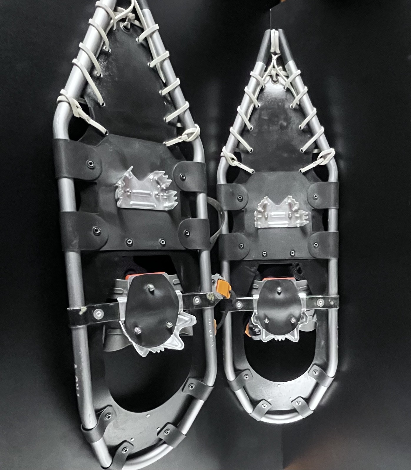 Yukon Charlie's Professional Guide Pro V Series Pair Snowshoes 9x30