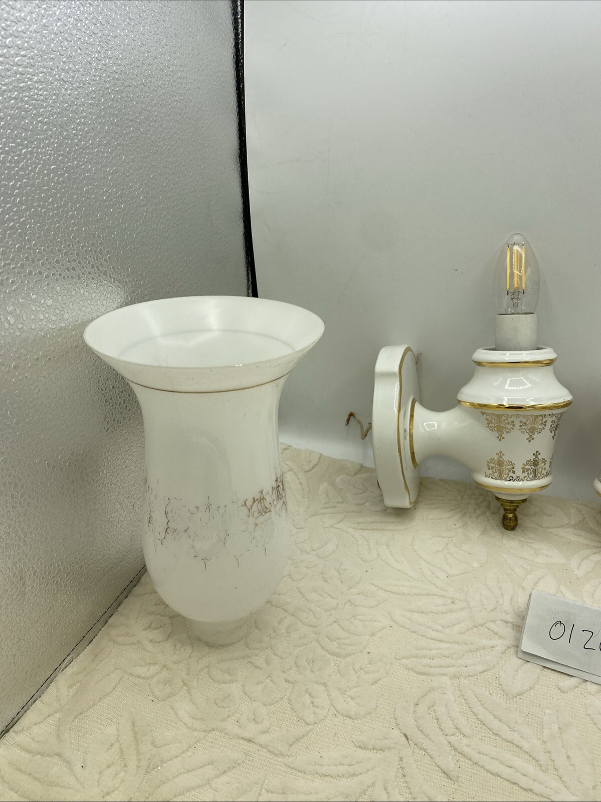 A Antique Pair Of Hollywood Regency Ceramic Porcelain Glass Gold & White Scones