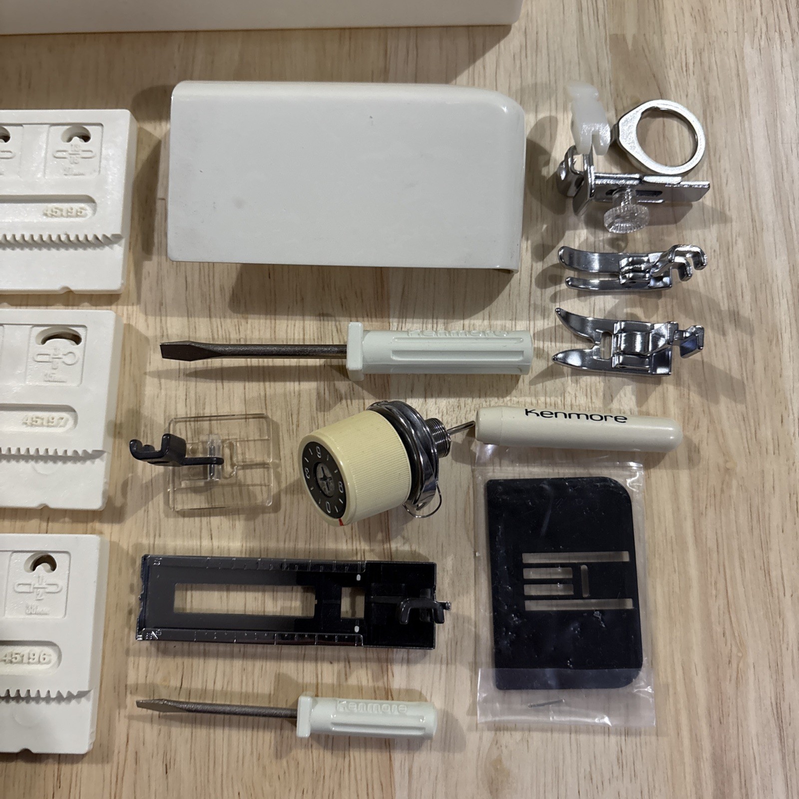 Kenmore Ultra Stitch 12 Sewing Machine Model 158 1561281 Working