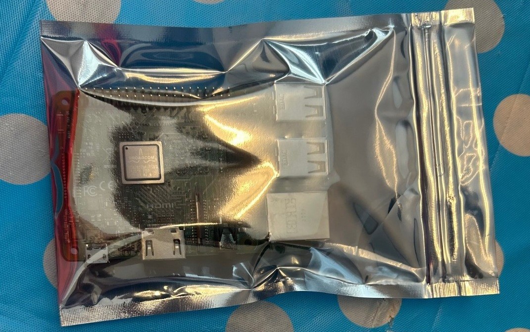 Raspberry Pi 3 Model B Quad Core 1.2ghz 64bit CPU 1gb RAM WiFi & Bluetooth 4.1