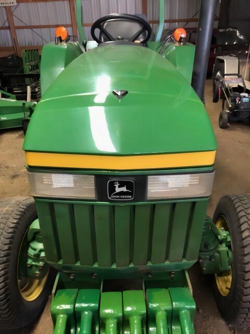 Upper Hood Nose Fits John Deere 670 770 790 870 970 990 1070 3005 4005 LVU802875