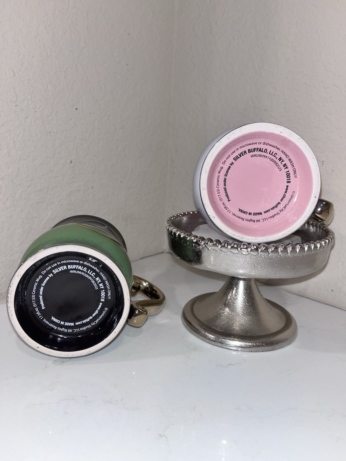 2-NWT Wicked Coffee/tea Green, Pink With Gold Handle Mug Set