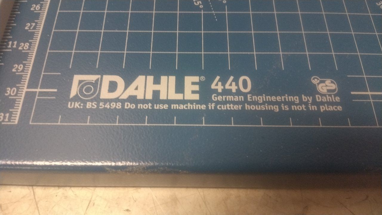 Dahle 440 30 Sheet Cap 14-1/8 In Cut L Rolling Blade Countertop Paper Trimmer