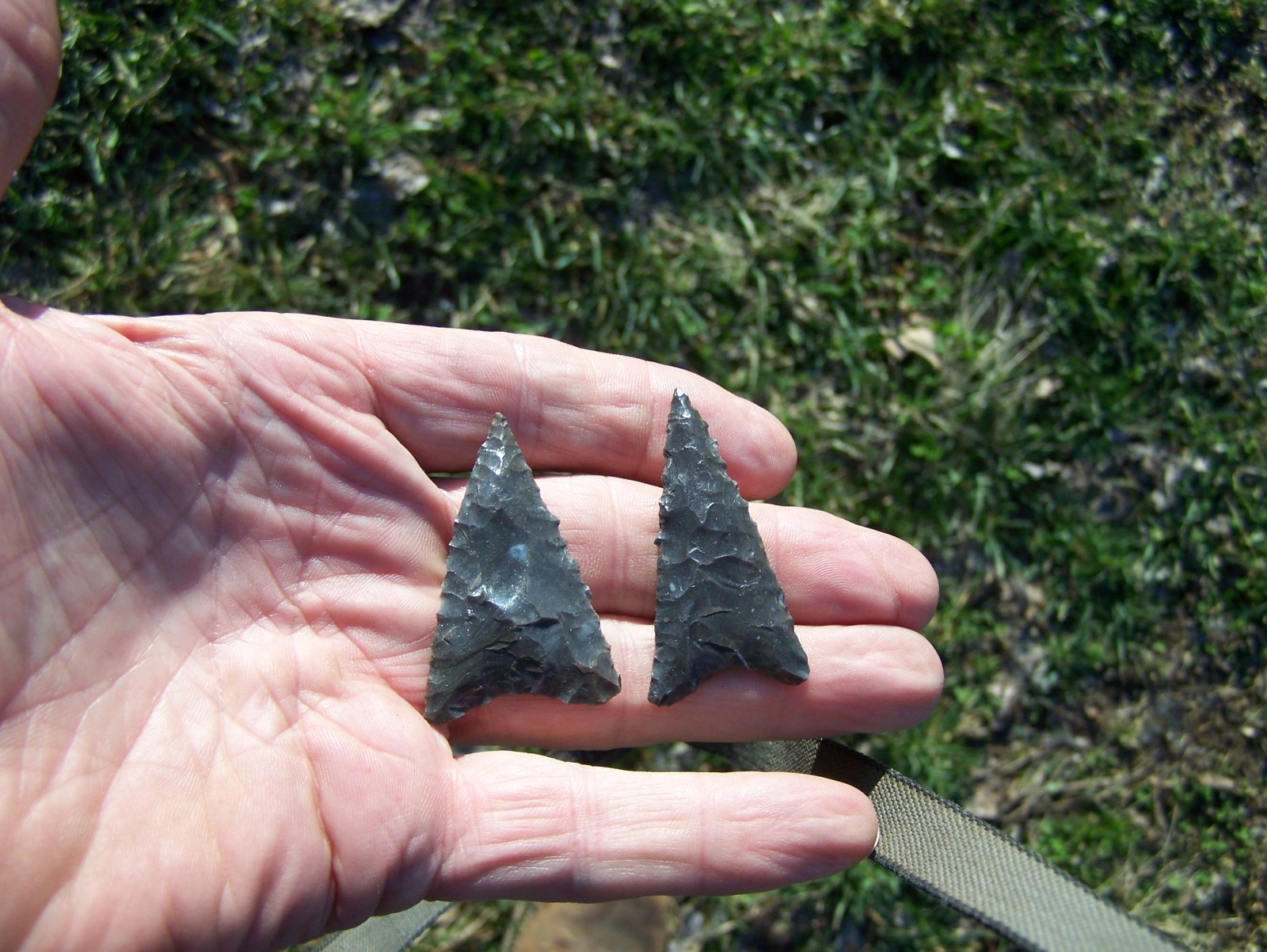Here is a group of reproduction arrowheads! (Read listing)