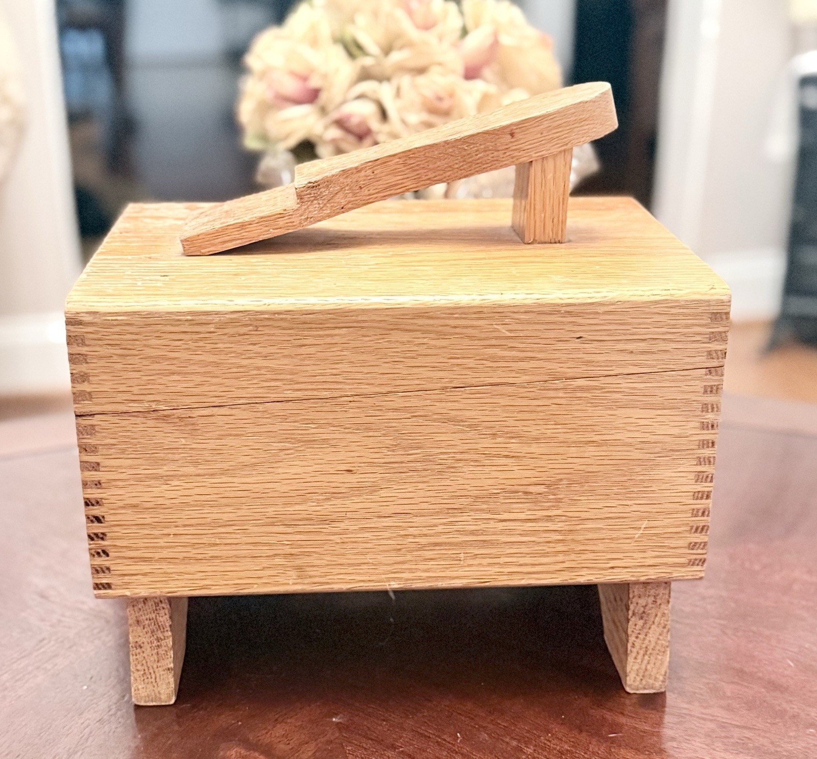 Nice Griffin Shinemaster Dovetail Wooden Shoe Shine Box with Footrest BOX ONLY