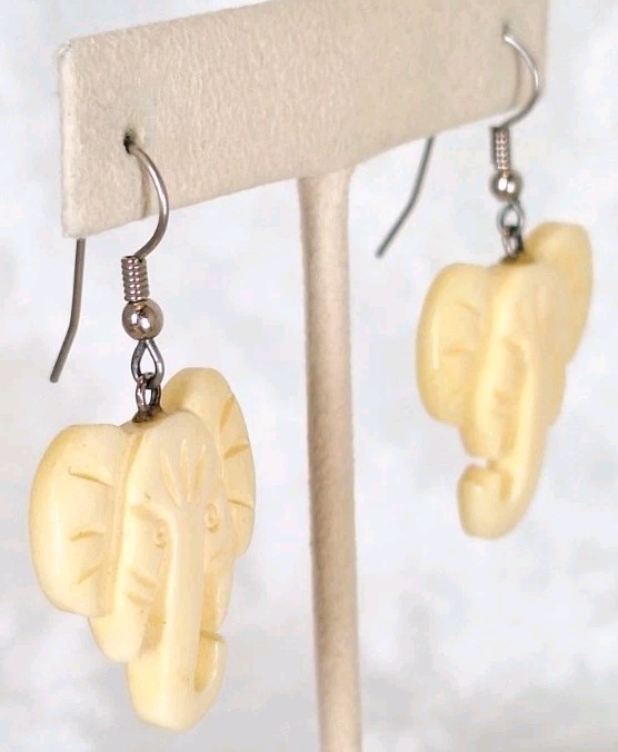 VTG Artisan Handcarved Dangle Drop Pierced Earring Elephant Head Resin Celluloid
