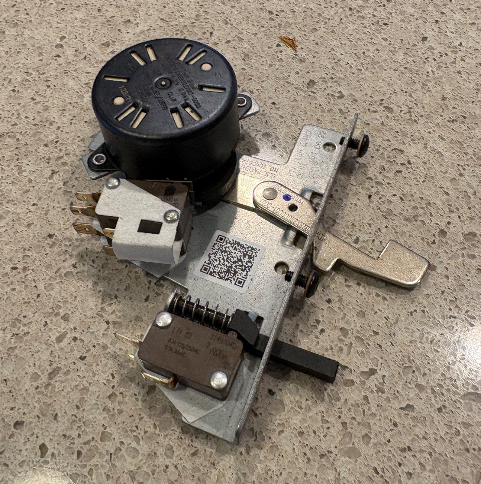 ** GE Profile PHS930YPFS Induction range oven door latch* WB10X29077