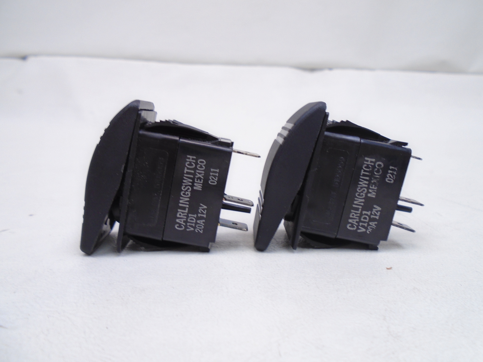 CARLING 12 VOLT 20 AMP ON / OFF ILLUMINATED ROCKER SWITCH (SET OF 2) MARINE BOAT