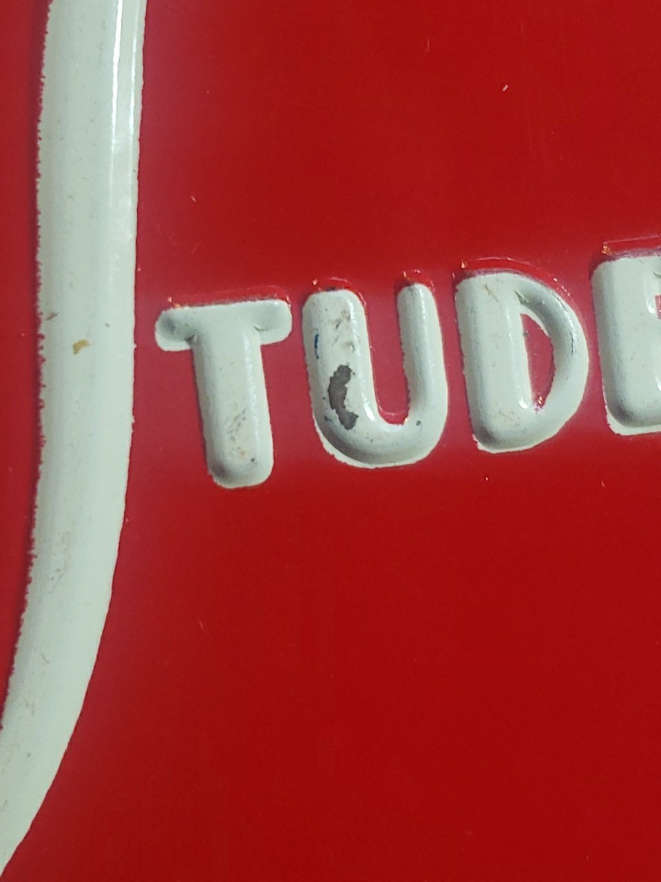 ORIGINAL 1950S WHEATIES CEREAL PREMIUM METAL AUTOMOBILE EMBLEMS SET 14 IN Case