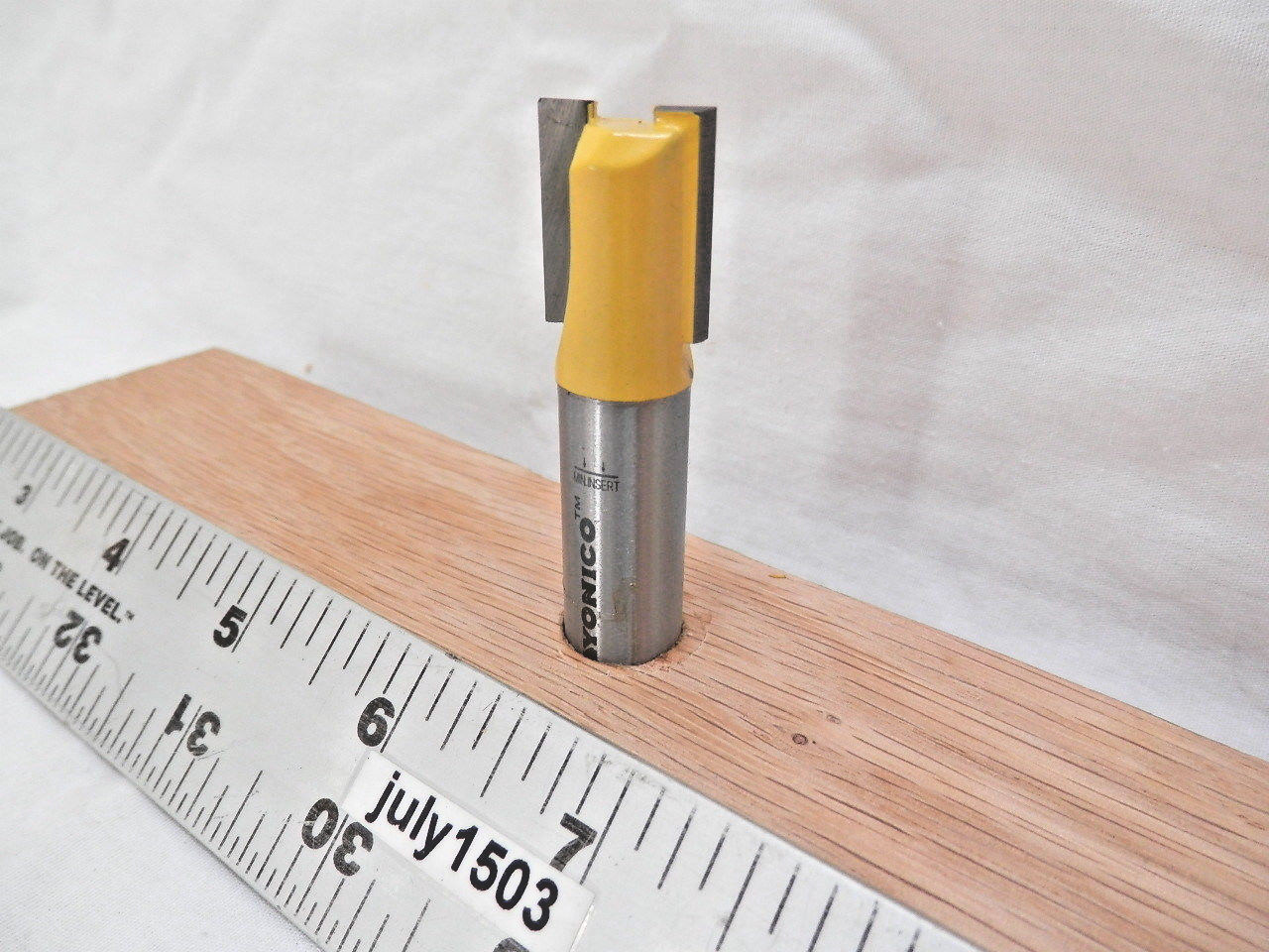 (1) NEW Yonico 5/8" D Straight Carbide Tipped Router Bit 1/2" Shank 2 flute y4