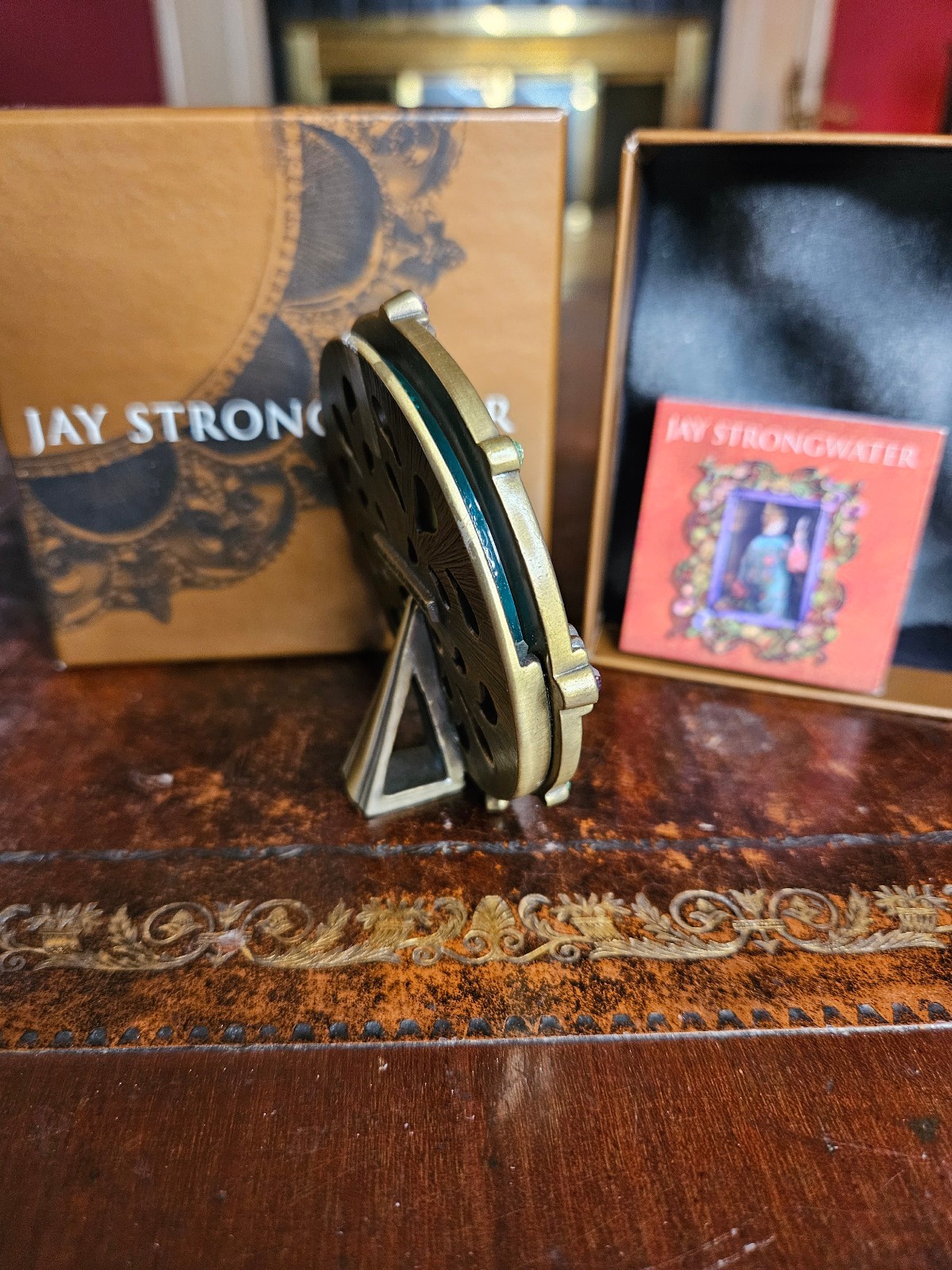 Jay Strongwater Agatha Swarovski Crystal Enamel Round Green Mauve Frame W/Box