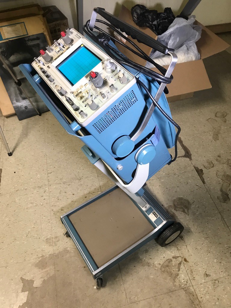 TEKTRONIX. 475A OSCILLOSCOPE WITH OPTIONS SERVICE INSTRUCTION MANUAL With Probes