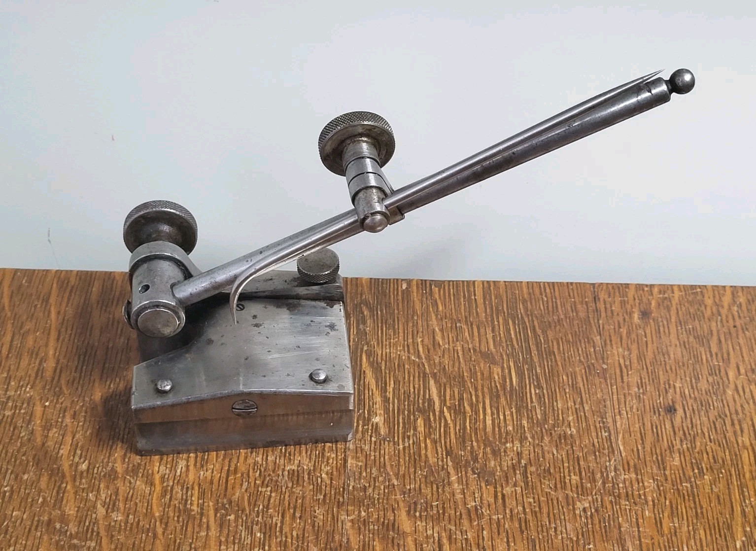 Starrett Universal Surface Gage (Marked on 7 1/2" Spindle) w/6" Scribe & Snug