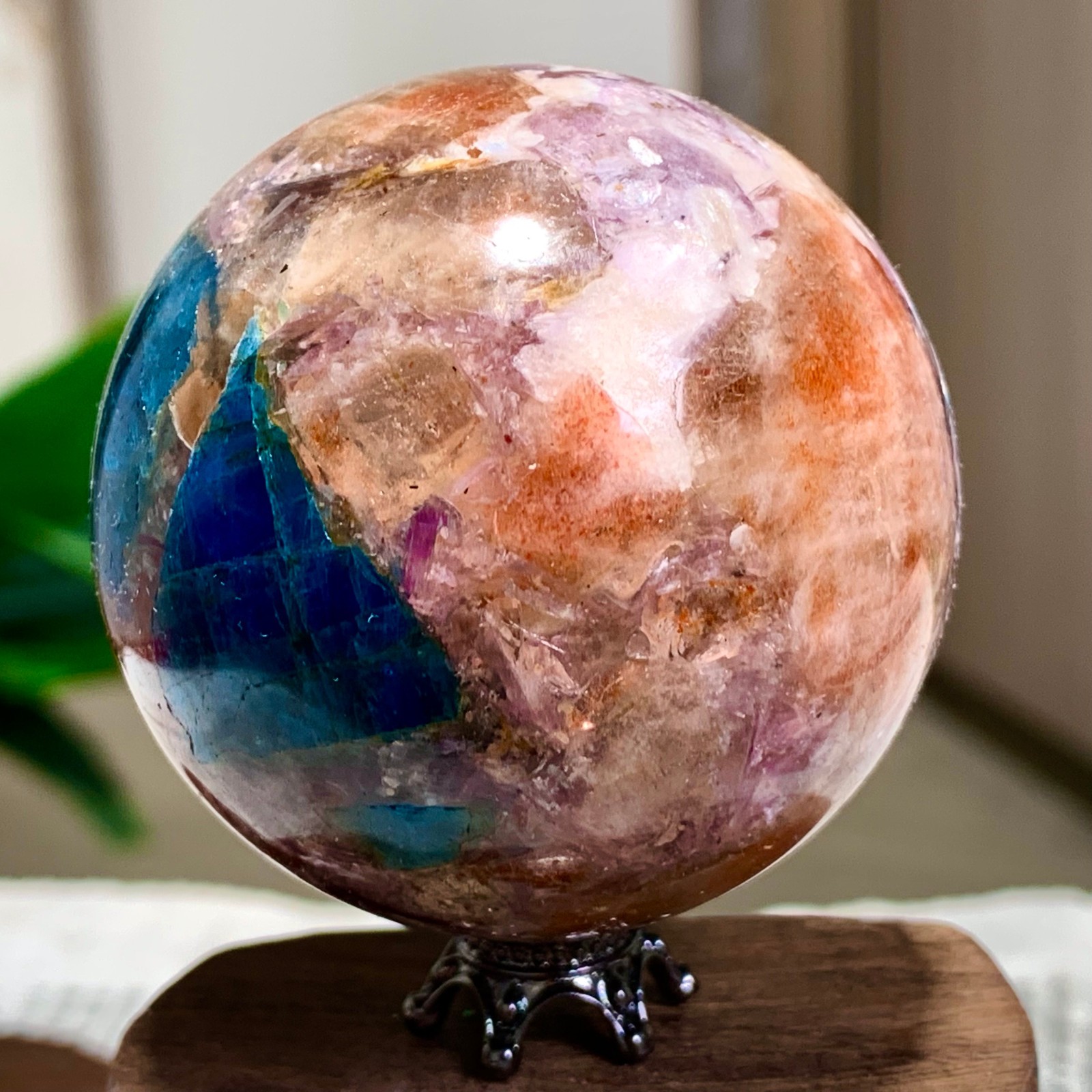 180G Natural Blue Aptite +Sun Stone purple lepidolite Sphere mineral sample