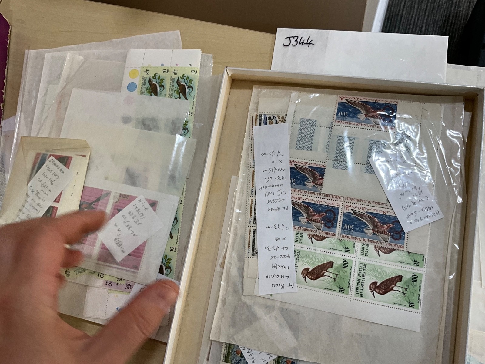 Birds on stamps MNH cat value over £9000 ex dealer stock t29