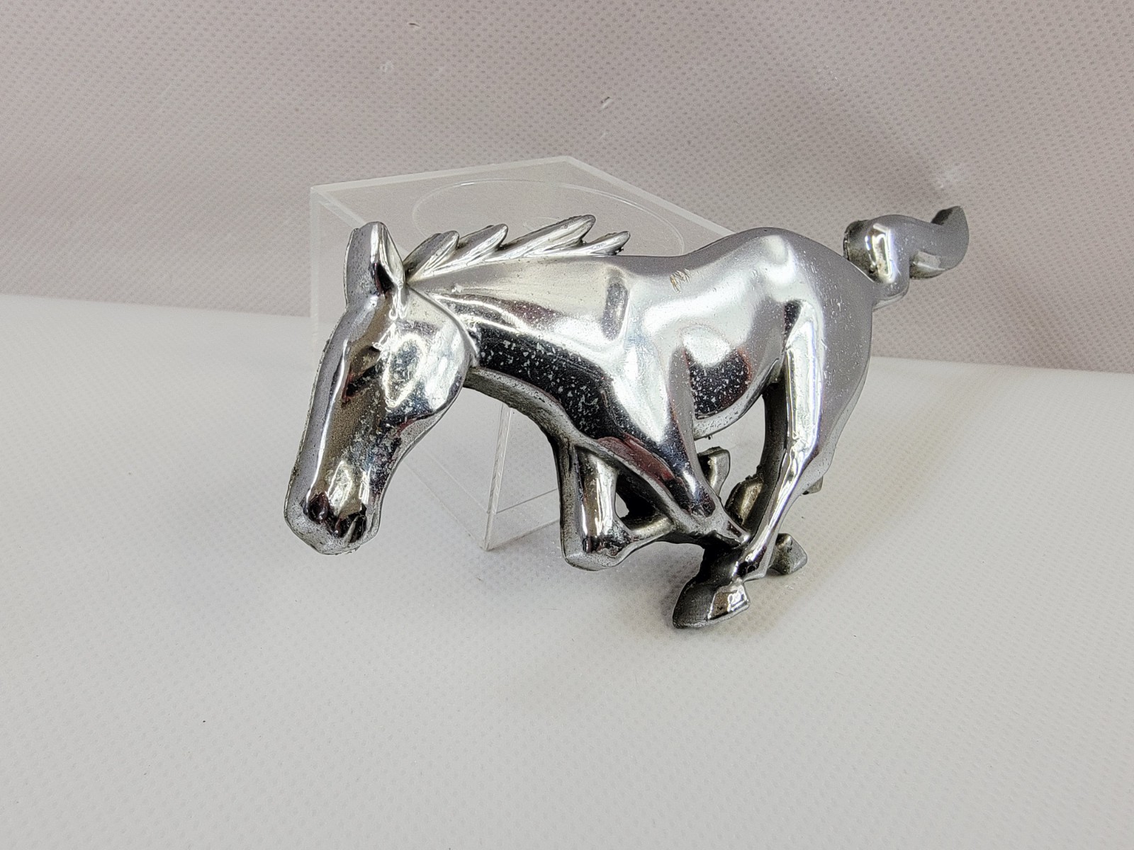 1960s FORD MUSTANG Running Horse Chrome Front Grill Emblem 68113 C8ZB-8A224A CAV