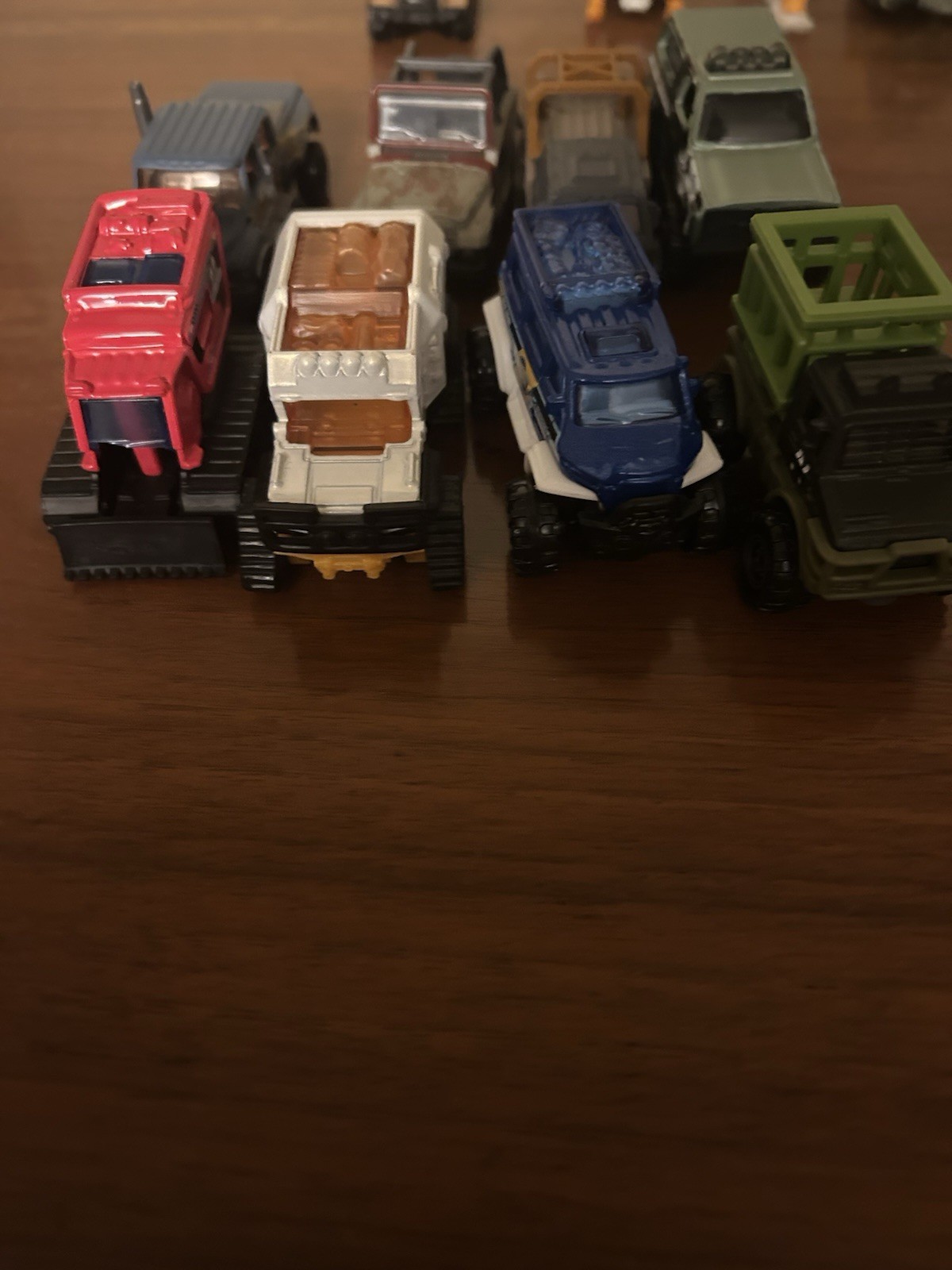 Hot Wheels Random 46 With Accessories And Beat Up Car Holder Read Disc